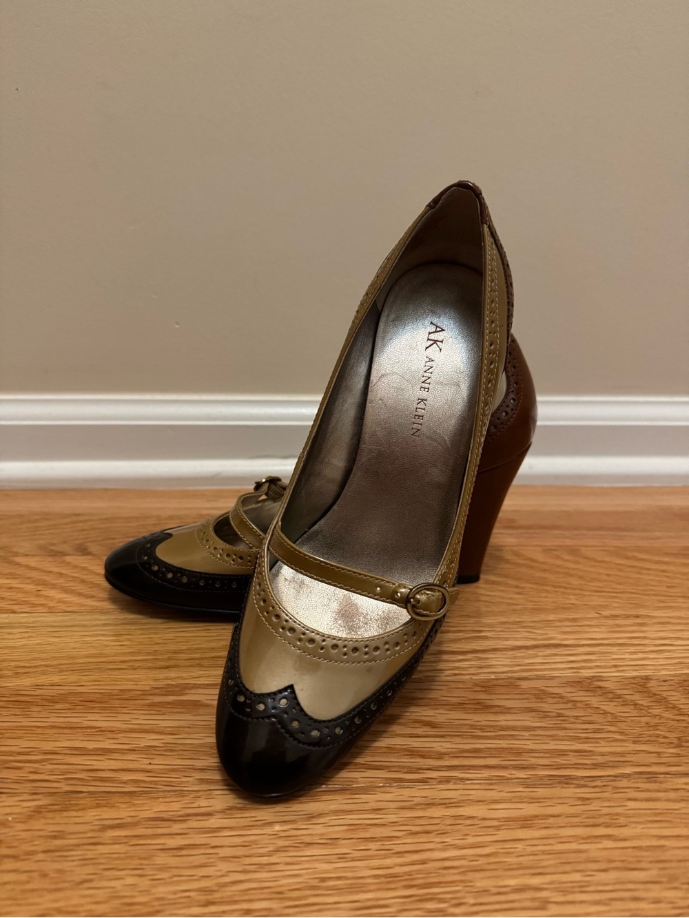 Anne Klein Two-Tone Mary Jane Pump in Tan and Brown - size 6.5